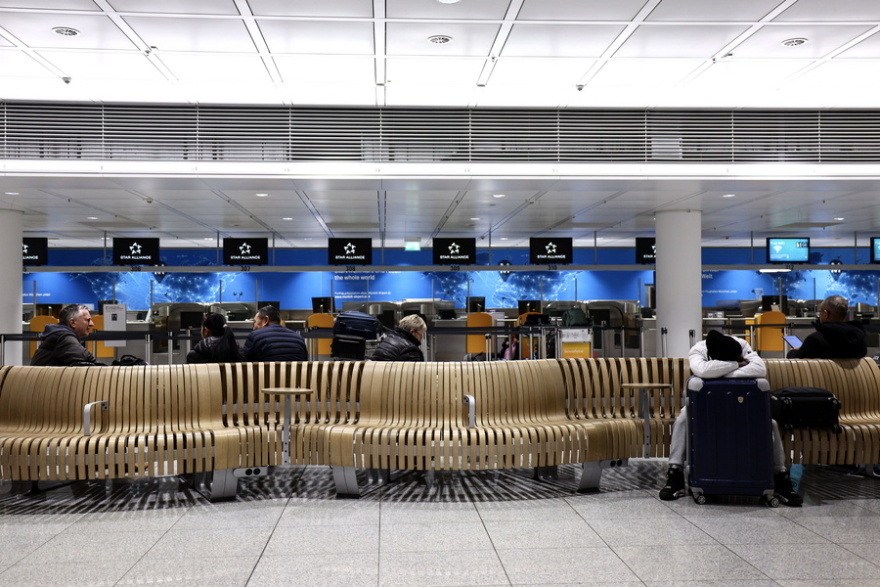 Μόναχο: Χάος με τους παγωμένους διαδρόμους στο αεροδρόμιο - Νέες ακυρώσεις και αναβολές πτήσεων