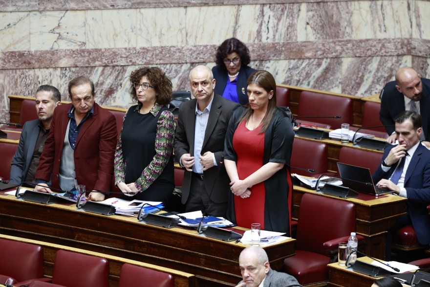 Βουλή: Ενός λεπτού σιγής τήρησε η Κωνσταντοπούλου στη μνήμη του Γρηγορόπουλου - Ποιοι σηκώθηκαν