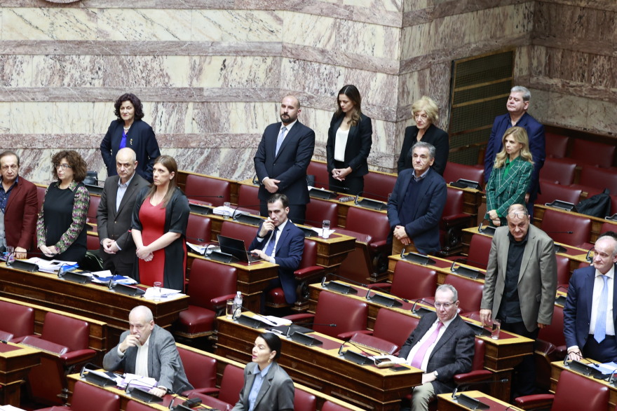 Βουλή: Ενός λεπτού σιγής τήρησε η Κωνσταντοπούλου στη μνήμη του Γρηγορόπουλου - Ποιοι σηκώθηκαν