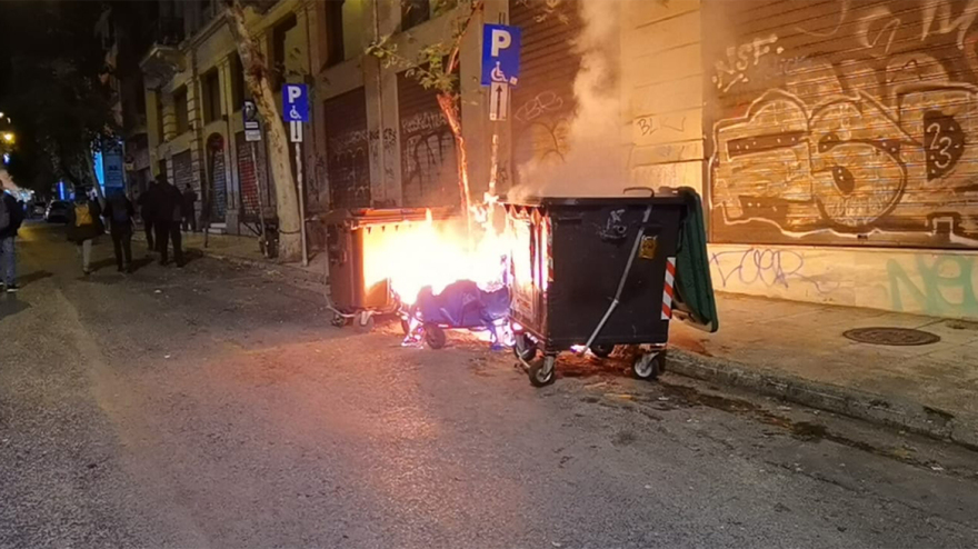 Επέτειος Γρηγορόπουλου: Επεισόδια μετά τις πορείες σε Αθήνα και Θεσσαλονίκη - Οδομαχίες στα Εξάρχεια