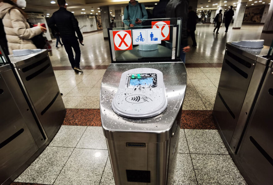 Επέτειος Γρηγορόπουλου: Καταστροφές από αναρχικούς στο μετρό της Ομόνοιας μετά την πορεία - Δείτε φωτογραφίες