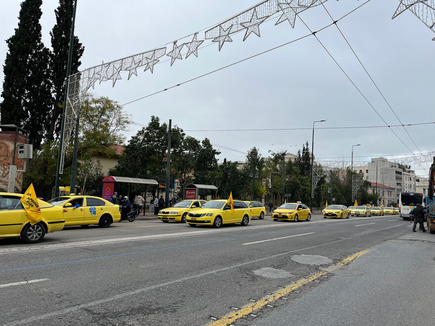 Βίντεο: Χωρίς ταξί και σήμερα η Αττική - Μεγάλη αυτοκινητοπορεία προς το κέντρο της Αθήνας