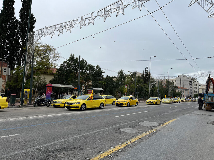 Βίντεο: Χωρίς ταξί και σήμερα η Αττική - Μεγάλη αυτοκινητοπορεία προς το κέντρο της Αθήνας