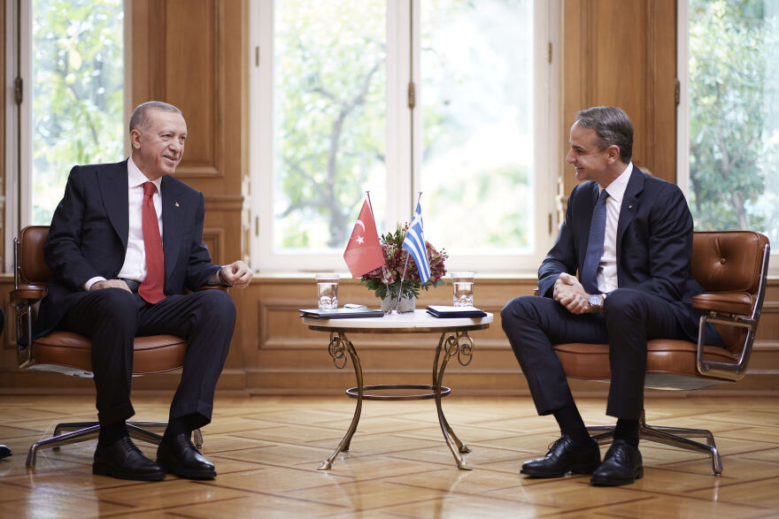 Τα μηνύματα της επίσκεψης Ερντογάν στην Αθήνα - Τι είπαν με τον Μητσοτάκη και ποιες συμφωνίες υπέγραψαν