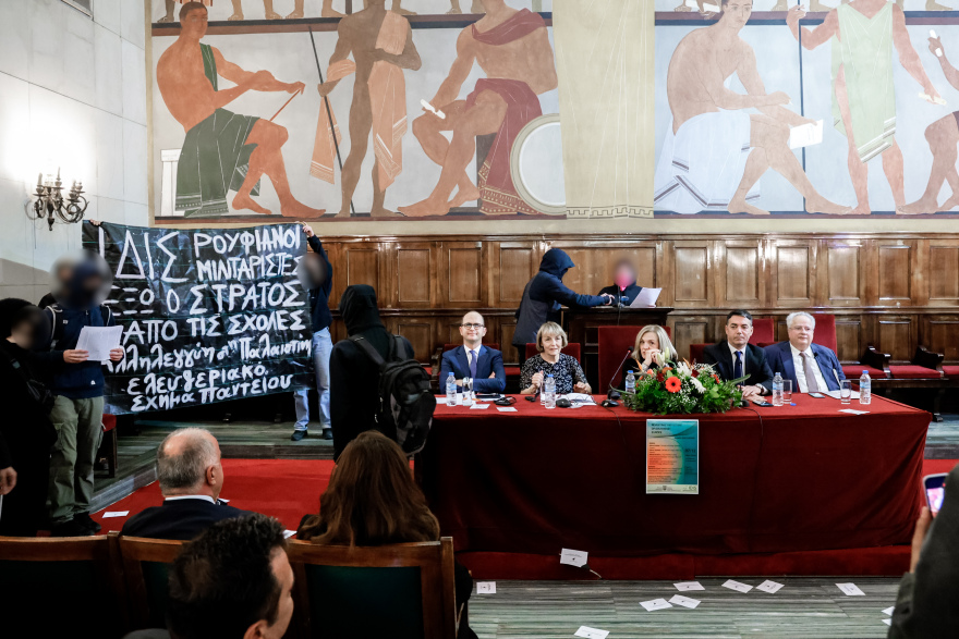 Απρόοπτο σε συζήτηση με Κοτζιά, Ντιμιτρόφ, Μπουσάτι στο Πάντειο - Αναρχικοί εισέβαλαν στην αίθουσα