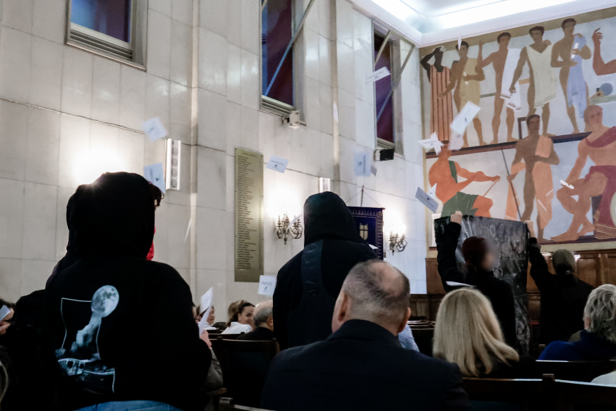 Απρόοπτο σε συζήτηση με Κοτζιά, Ντιμιτρόφ, Μπουσάτι στο Πάντειο - Αναρχικοί εισέβαλαν στην αίθουσα