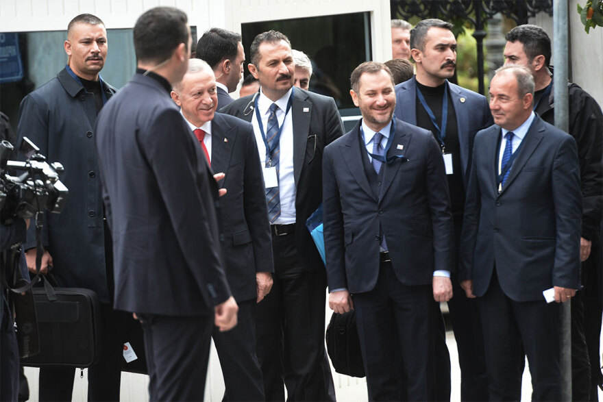 Ξένα ΜΜΕ για επίσκεψη Ερντογάν στην Αθήνα: Νέα σελίδα στις σχέσεις Eλλάδας και Τουρκίας