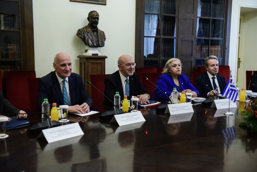 Επίσκεψη Ερντογάν στην Αθήνα: Φραγκογιάννης και Παπαδοπούλου συναντήθηκαν με τον Τούρκο υφυπουργό Εξωτερικών