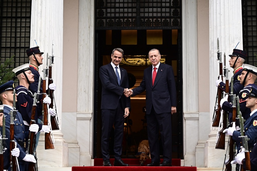 Ξένα ΜΜΕ για επίσκεψη Ερντογάν στην Αθήνα: Νέα σελίδα στις σχέσεις Eλλάδας και Τουρκίας