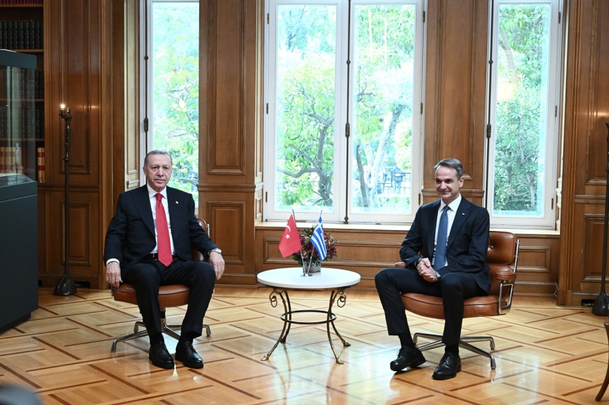 Ξένα ΜΜΕ για επίσκεψη Ερντογάν στην Αθήνα: Νέα σελίδα στις σχέσεις Eλλάδας και Τουρκίας