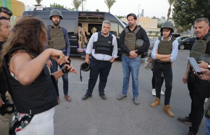 Οι τρεις Έλληνες βουλευτές που βρέθηκαν στο εμπόλεμο Ισραήλ μιλούν στο protothema για όσα έζησαν