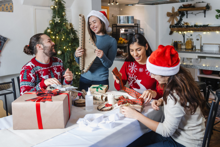 Ποιος είναι ο Secret Santa σας; Η προέλευση αυτής της παιχνιδιάρικης χριστουγεννιάτικης παράδοσης