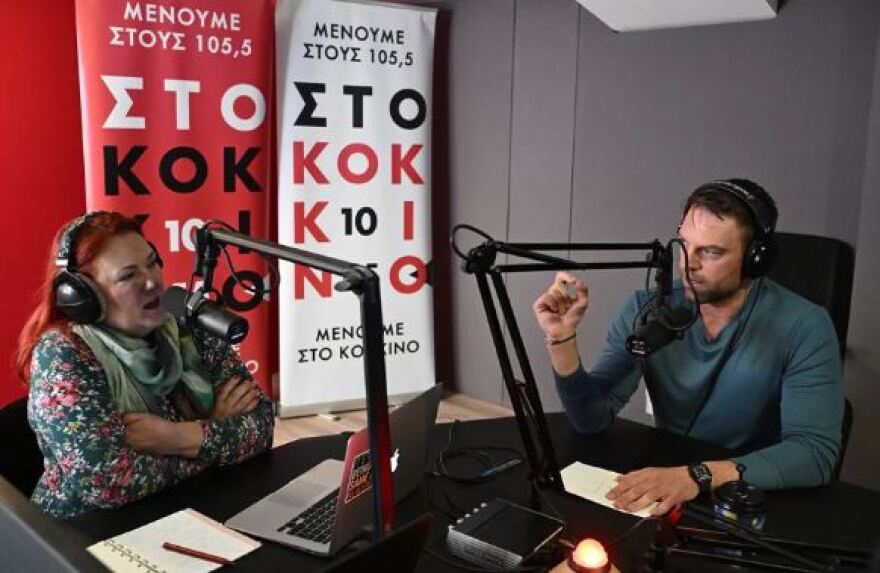 ΣΥΡΙΖΑ: Παραλίγο να απολυθεί δημοσιογράφος στο «Κόκκινο» μετά από ανάρτησή της για τον Κασσελάκη και τον σκύλο του