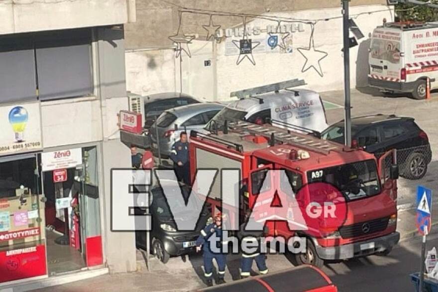 Φωτιά σε διαμέρισμα στη Χαλκίδα - Απεγκλώβισαν μια γυναίκα σε λιπόθυμη κατάσταση