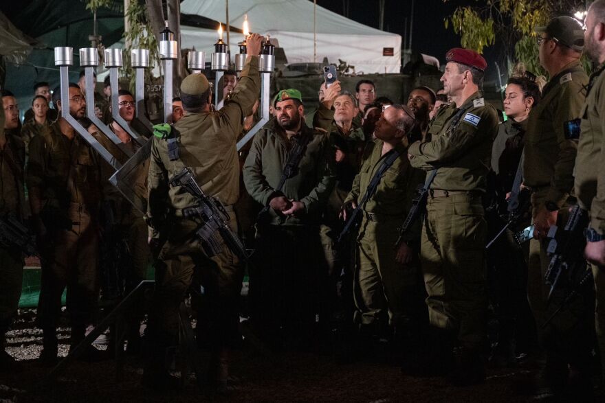 Πόλεμος στο Ισραήλ: Μέλη της Χαμάς παραδίδονται στον ισραηλινό στρατό - Σημάδια κατάρρευσης βλέπουν οι IDF