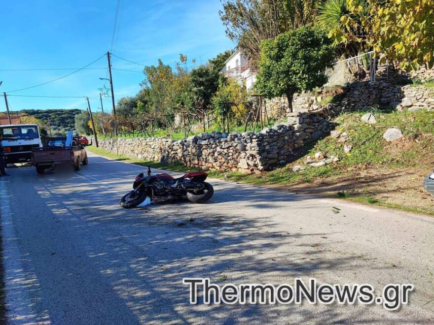 Θρήνος για τον 29χρονο στο Θέρμο -  Πήγε να αποφύγει ΙΧ που είχαν σταματήσει για να περάσουν πρόβατα και έπεσε σε τοιχίο