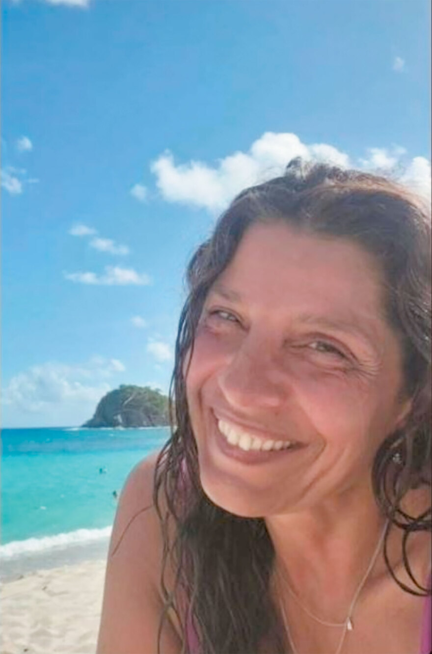 Η Πόπη Τσαπανίδου... μπάρκαρε για Καραϊβική μετά το ναυάγιο του ΣΥΡΙΖΑ