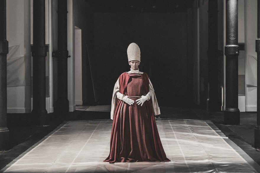 Ενσαρκώνοντας τον Παζολίνι: Είδαμε πρώτοι την περφόρμανς της Τίλντα Σουίντον