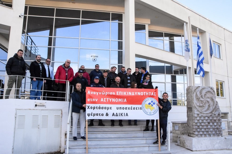 Συγκεντρώσεις διαμαρτυρίας αστυνομικών σε Αθήνα και άλλες πόλεις για τον 31χρονο συνάδελφό τους - Βίντεο και φωτογραφίες