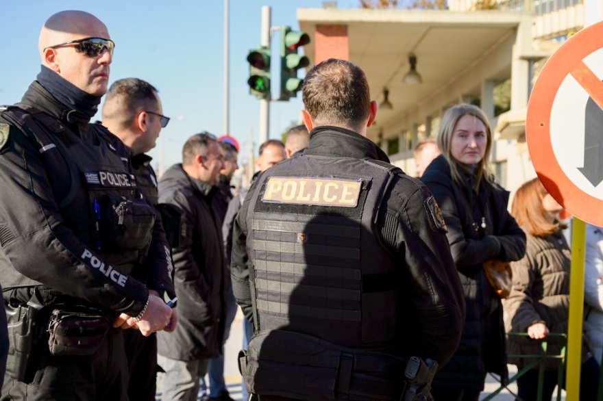 Συγκεντρώσεις διαμαρτυρίας αστυνομικών σε Αθήνα και άλλες πόλεις για τον 31χρονο συνάδελφό τους - Βίντεο και φωτογραφίες