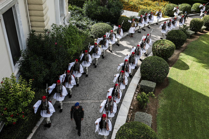 Πόσες πιέτες έχει η φουστανέλα των τσολιάδων της Προεδρικής Φρουράς και τι συμβολίζουν