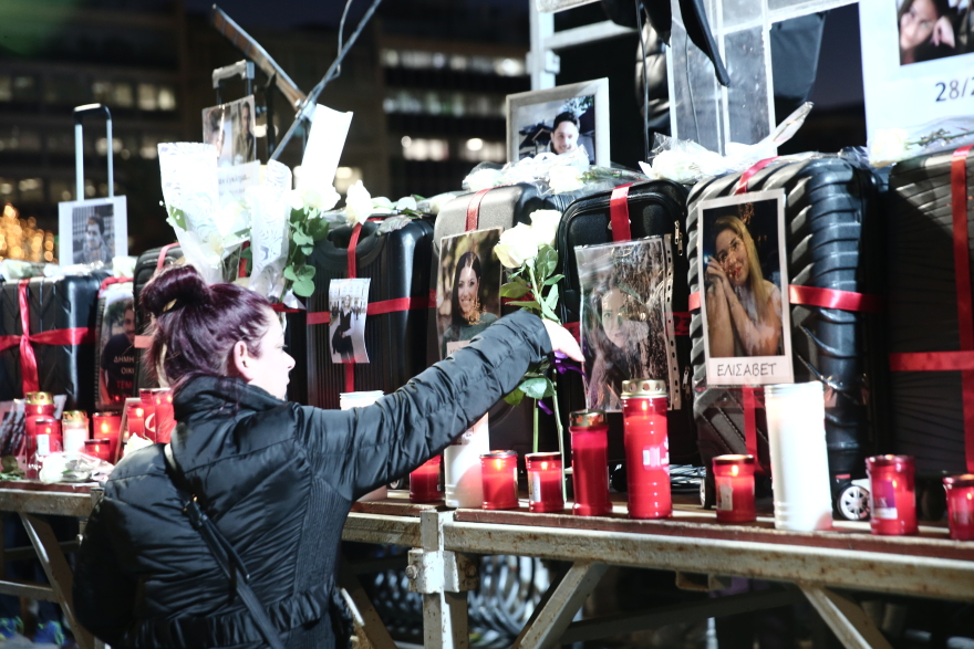 Συγκέντρωση στο Σύνταγμα για τη σιδηροδρομική τραγωδία στα Τέμπη - Δείτε φωτογραφίες