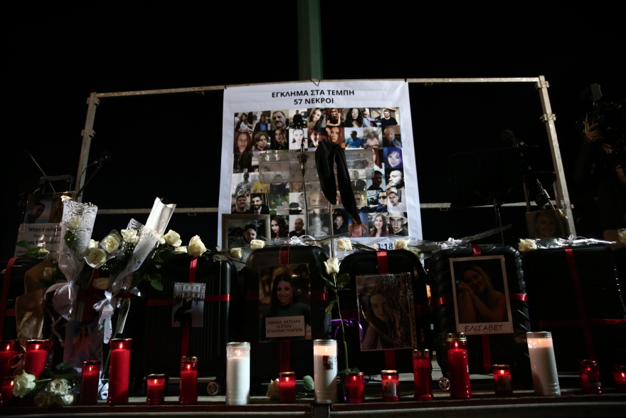 Συγκέντρωση στο Σύνταγμα για τη σιδηροδρομική τραγωδία στα Τέμπη - Δείτε φωτογραφίες