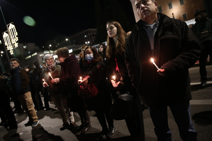 Συγκέντρωση στο Σύνταγμα για τη σιδηροδρομική τραγωδία στα Τέμπη - Δείτε φωτογραφίες