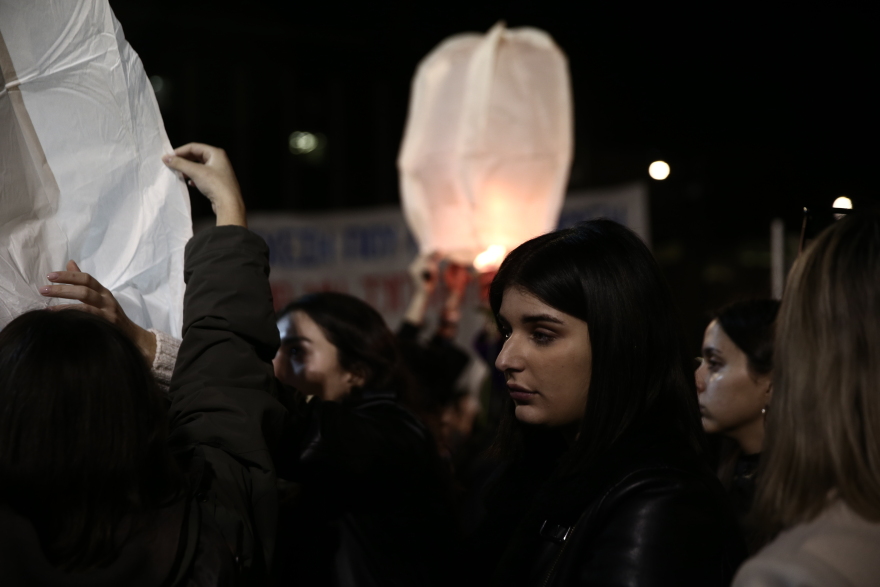 Συγκέντρωση στο Σύνταγμα για τη σιδηροδρομική τραγωδία στα Τέμπη - Δείτε φωτογραφίες