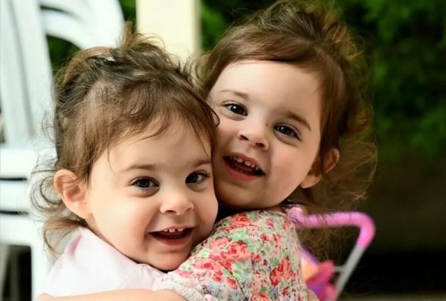 Ισραηλινή μητέρα με 3χρονα δίδυμα περιγράφει τη φρίκη της αιχμαλωσίας στη Γάζα: «Είναι ρωσική ρουλέτα»