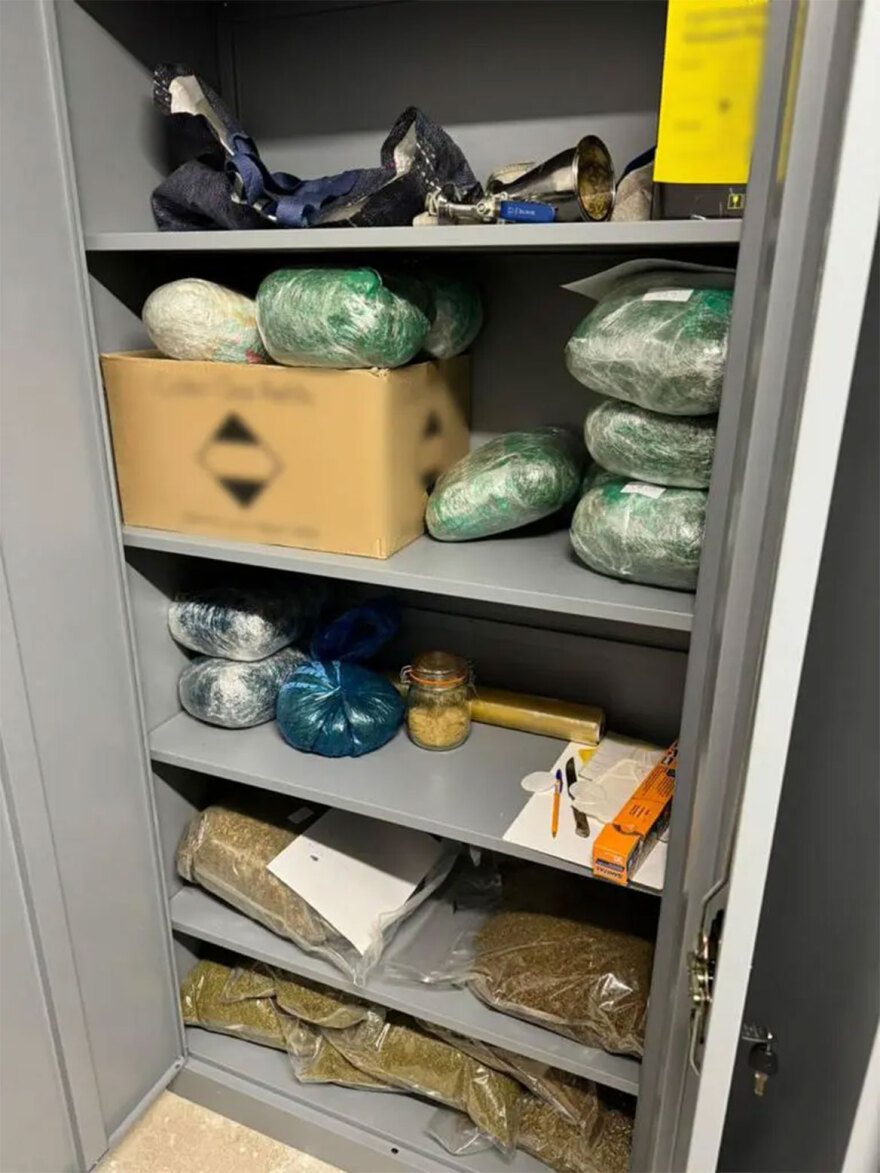 Σπείρα πωλούσε κάνναβη, skunk και ecstasy: Είχαν βγάλει €800.000 - Κατασχέθηκαν 108 κιλά ναρκωτικών