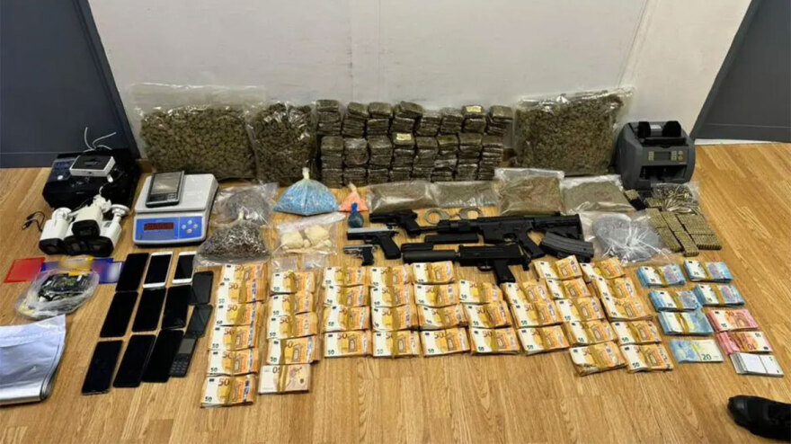 Σπείρα πωλούσε κάνναβη, skunk και ecstasy: Είχαν βγάλει €800.000 - Κατασχέθηκαν 108 κιλά ναρκωτικών