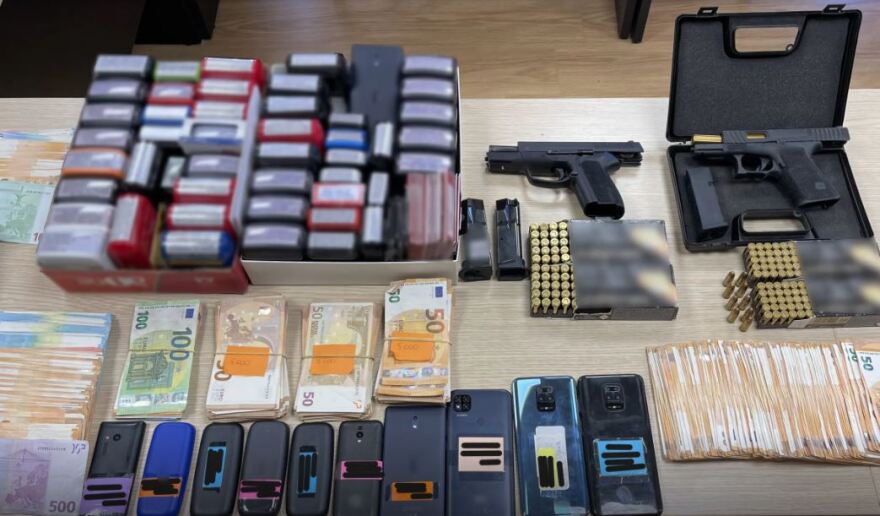 Πώς άρπαξαν δεκάδες εκατομμύρια από το Δημόσιο μέσω ΦΠΑ: Οι μαϊμού εταιρείες και το ξέπλυμα μέσα από τραπεζικά σχήματα