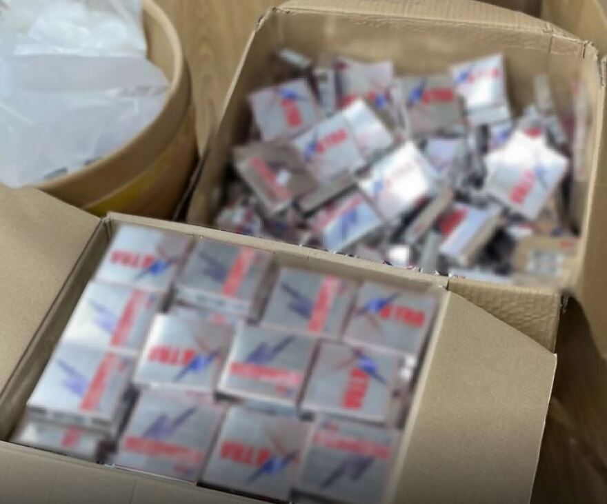 Σύζυγος πρώην Σταρ Ελλάς ο αρχηγός της συμμορίας που έκλεψε δεκάδες εκατομμύρια από το Δημόσιο μέσω ΦΠΑ