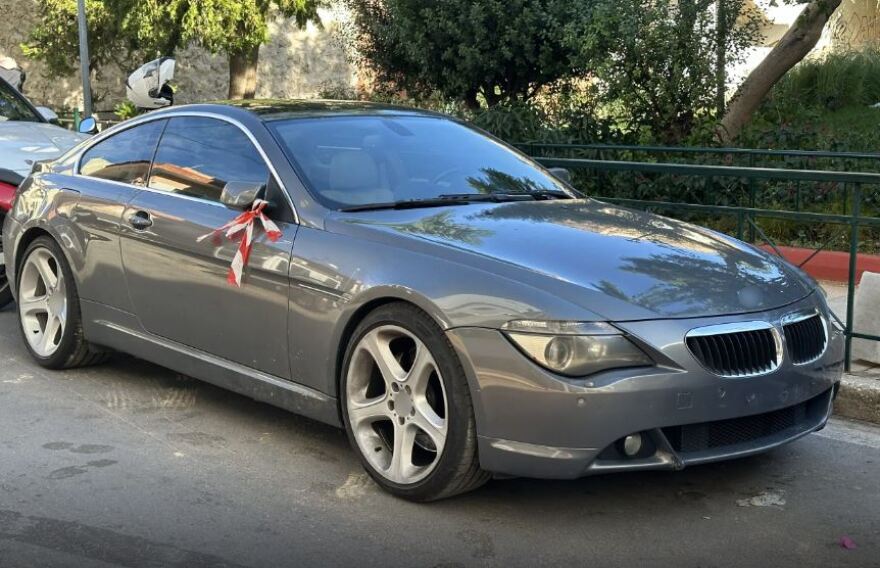 Έκλεψαν δεκάδες εκατομμύρια από το Δημόσιο μέσω ΦΠΑ - Κατασχέθηκαν πιστόλια, καραμπίνες και supercars