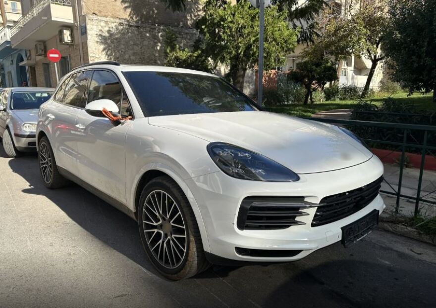 Σύζυγος πρώην Σταρ Ελλάς ο αρχηγός της συμμορίας που έκλεψε δεκάδες εκατομμύρια από το Δημόσιο μέσω ΦΠΑ