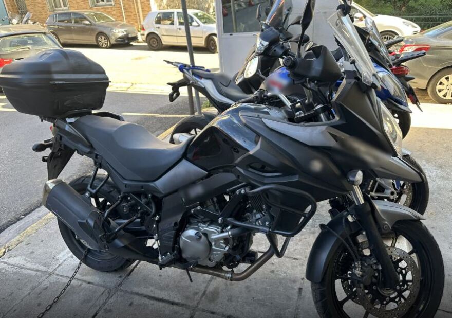 Σύζυγος πρώην Σταρ Ελλάς ο αρχηγός της συμμορίας που έκλεψε δεκάδες εκατομμύρια από το Δημόσιο μέσω ΦΠΑ