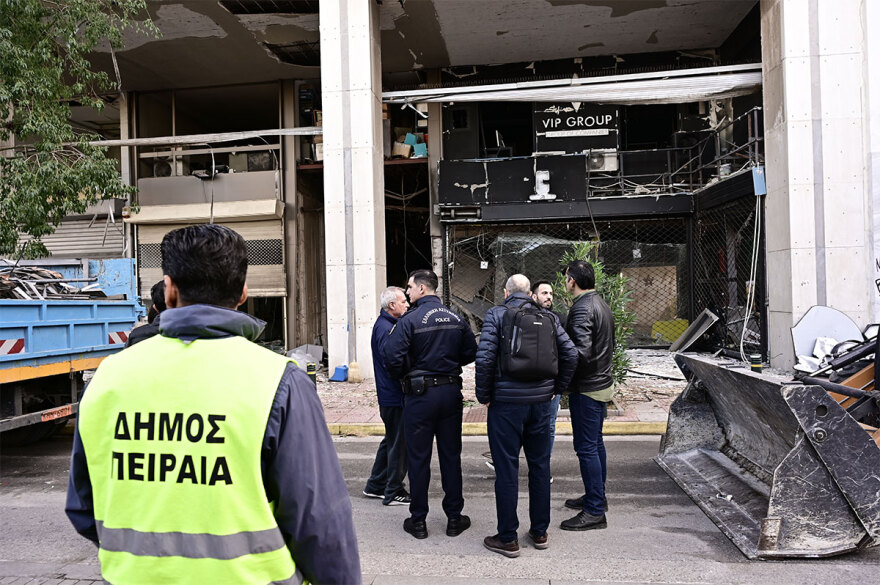 Πειραιάς: Με μεγάλη ποσότητα εκρηκτικών η βόμβα - Βίντεο με το ωστικό κύμα της έκρηξης
