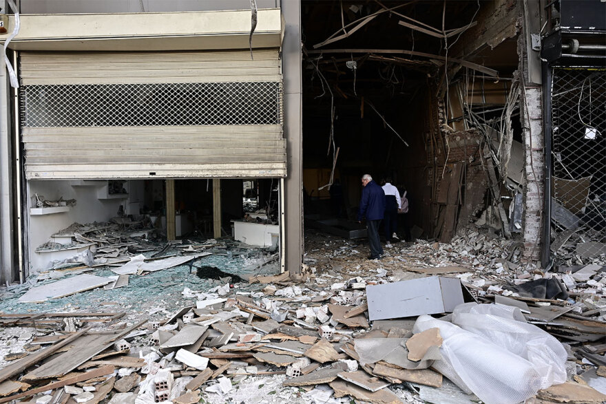 Πειραιάς: Με μεγάλη ποσότητα εκρηκτικών η βόμβα - Βίντεο με το ωστικό κύμα της έκρηξης