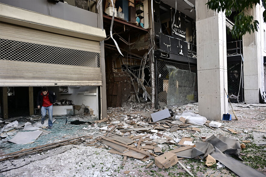 Πειραιάς: Με μεγάλη ποσότητα εκρηκτικών η βόμβα - Βίντεο με το ωστικό κύμα της έκρηξης