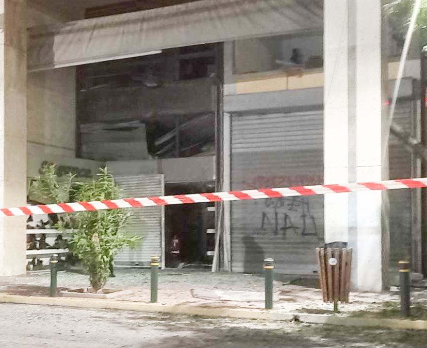 Έκρηξη βόμβας στο κέντρο του Πειραιά – Υλικές ζημιές σε πολυκατοικία