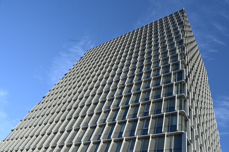 Φωταγωγήθηκε για τα Χριστούγεννα ο Πύργος του Πειραιά - Φωτογραφίες