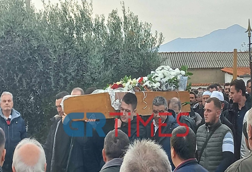 Ξάνθη: Ανήμερα των γενεθλίων της η κηδεία της 19χρονης Αϊσέ που παρασύρθηκε από όχημα αστυνομικού - Δείτε βίντεο και φωτογραφίες