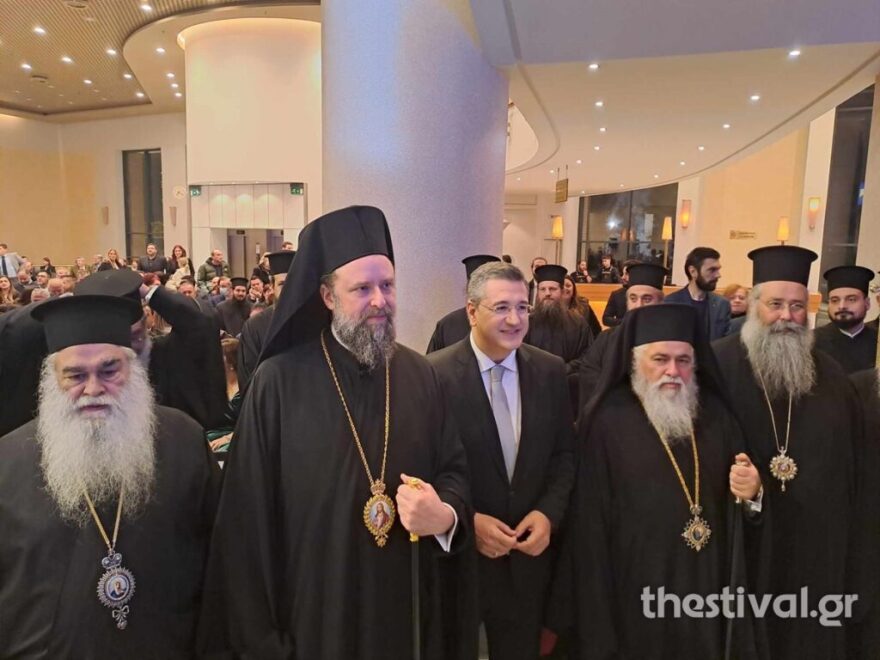 Τζιτζικώστας: Ορκίστηκε περιφερειάρχης Κεντρικής Μακεδονίας απαγγέλλοντας Σεφέρη - Βίντεο και φωτογραφίες