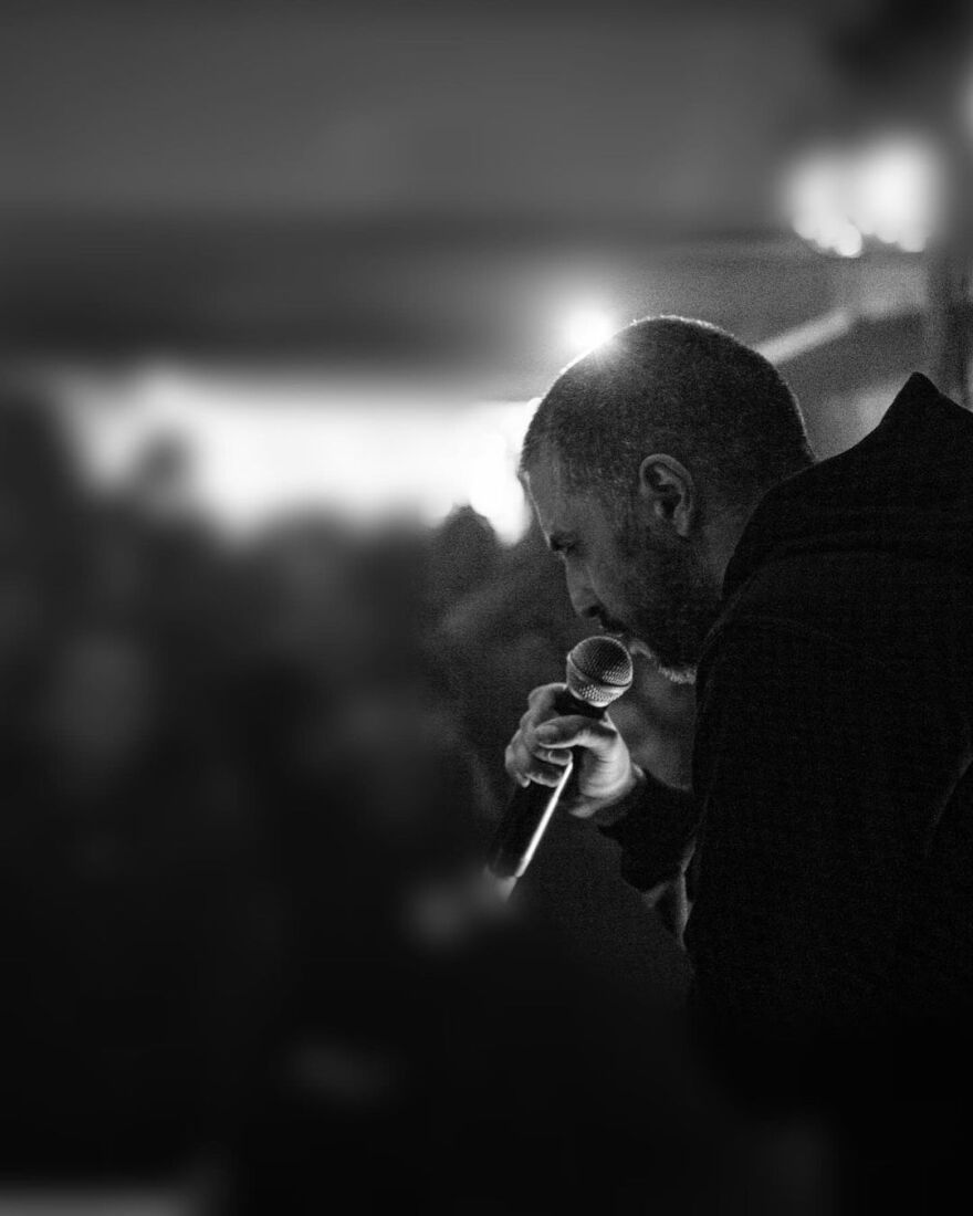 ΛΕΞ: Έδωσε συναυλία μέσα στις φυλακές Κορυδαλλού