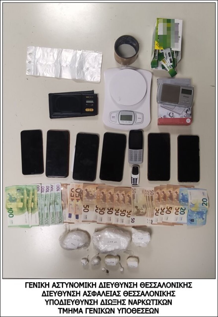 Θεσσαλονίκη: Αλβανοί έκρυβαν 53 κιλά χασίς σε πλαστικά μπιτόνια - Δείτε φωτογραφίες