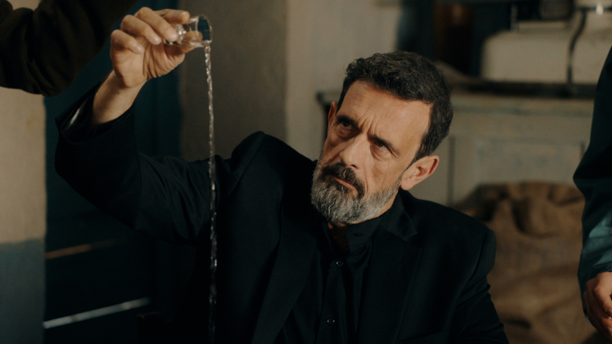 Το Ναυάγιο: Ο Ιπποκράτης κάνει πρόταση γάμου στην Ειρήνη