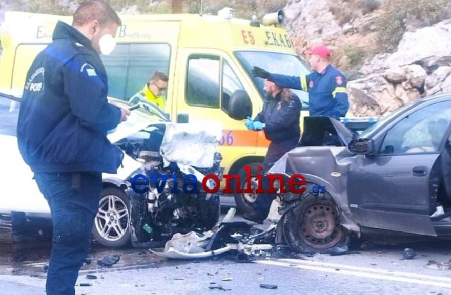 Σοβαρό τροχαίο ατύχημα με εγκλωβισμένους στην Εύβοια - Δείτε φωτογραφίες