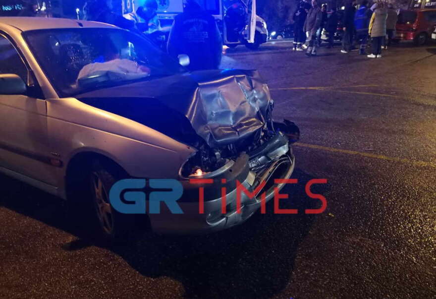 Θεσσαλονίκη: Καραμπόλα τουλάχιστον 6 ΙΧ με 4 τραυματίες - Δείτε βίντεο και φωτογραφίες