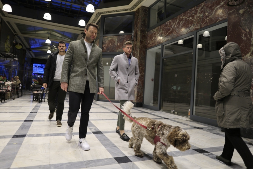 Στέφανος Κασσελάκης: Στο μπαζάρ του συλλόγου γονέων του ΚΕΘΕΑ με τον Τάιλερ και τη Φάρλι - Δείτε φωτογραφίες